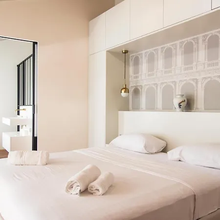 Youhosty - Luxury Town House Apartment